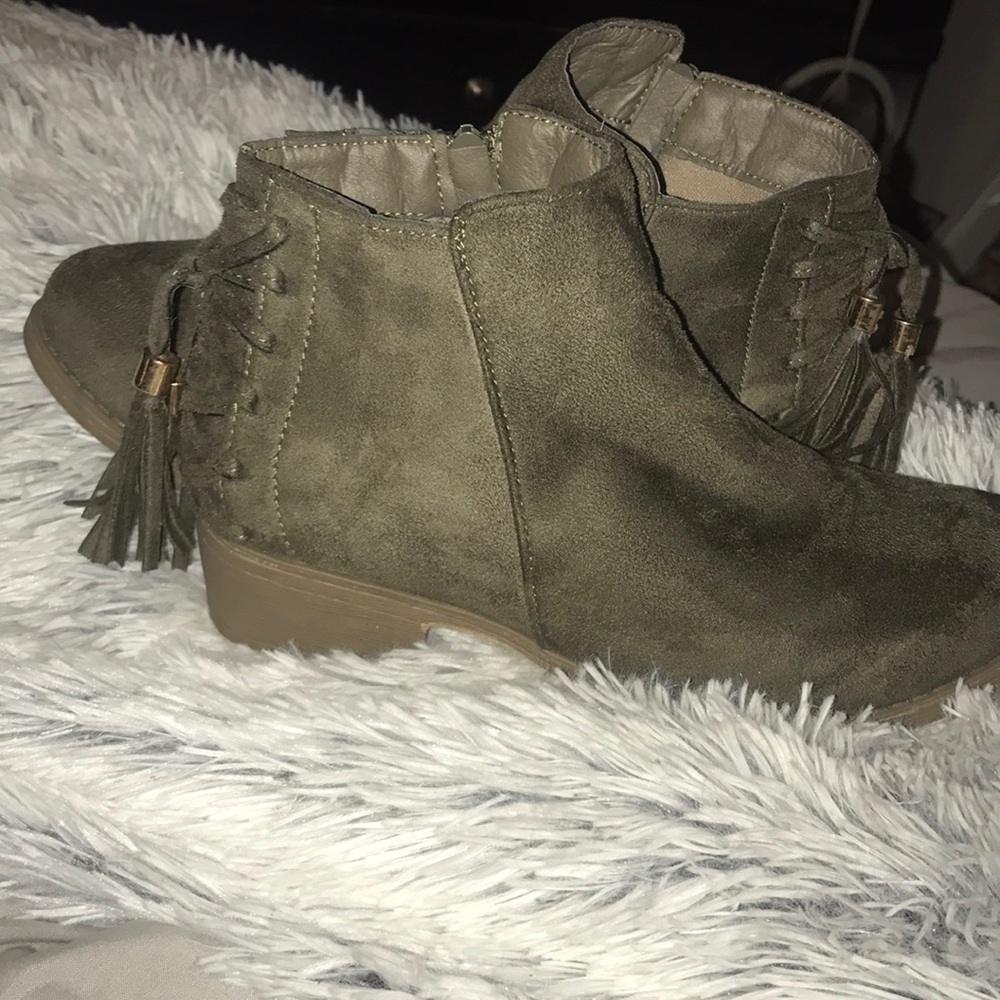 Tassel suede booties